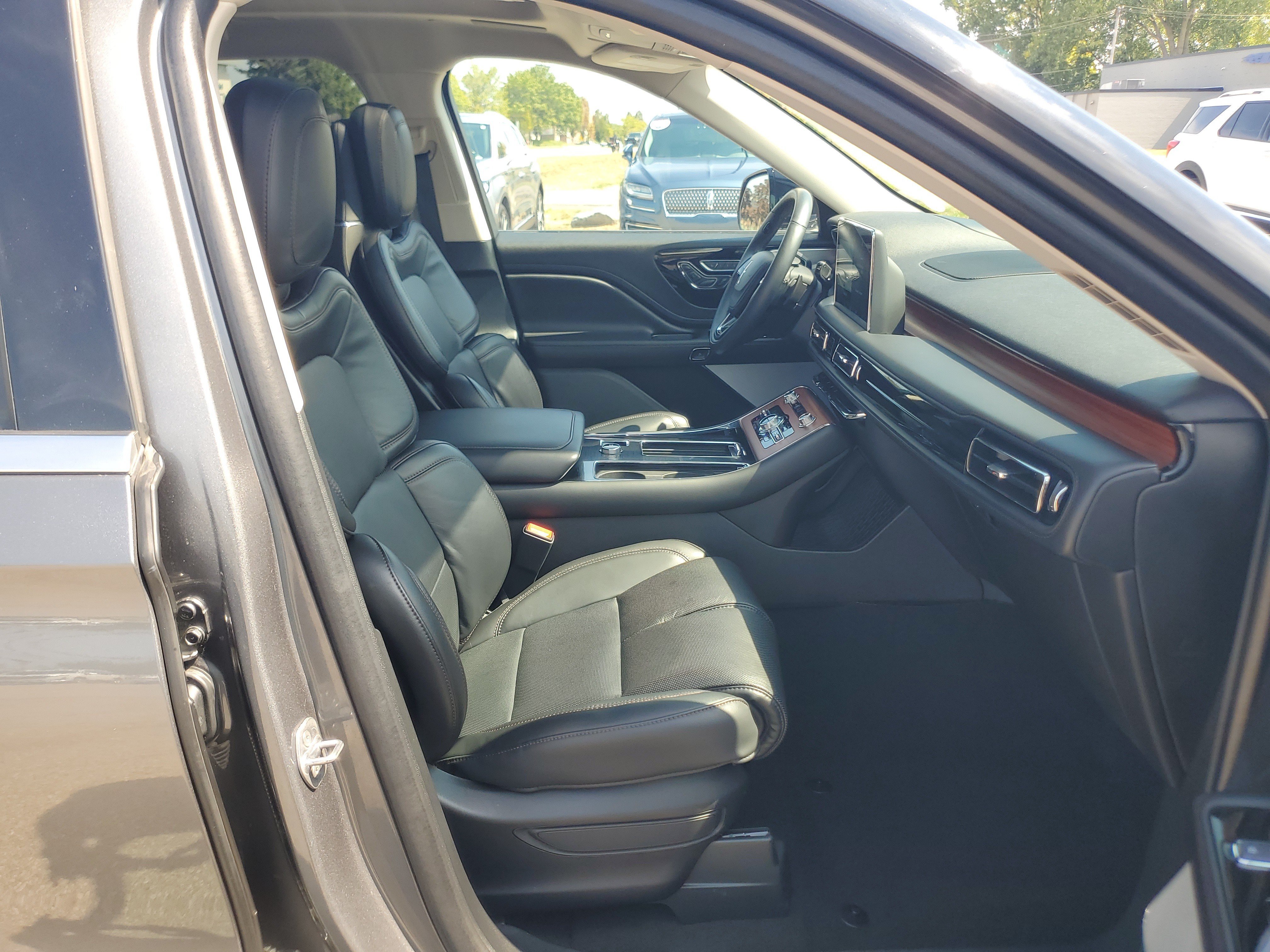 Certified 2024 Lincoln Aviator Reserve w/ Equipment Group 201A AWD/4WD image 9