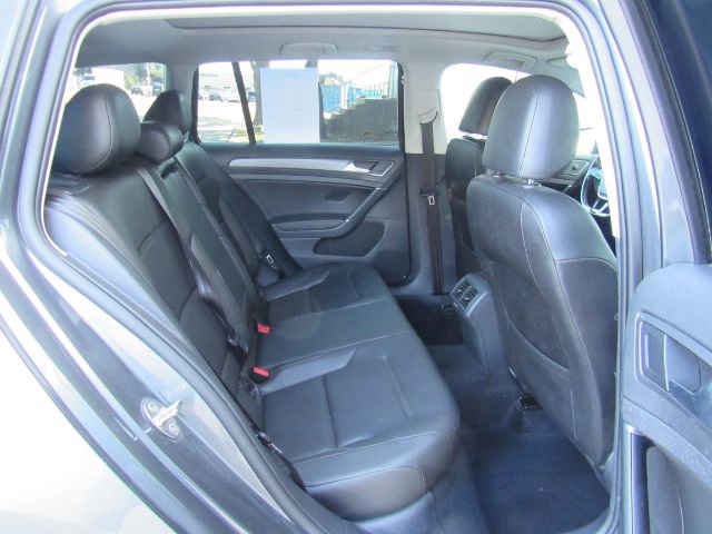 Used 2019 Volkswagen Golf SE image 23