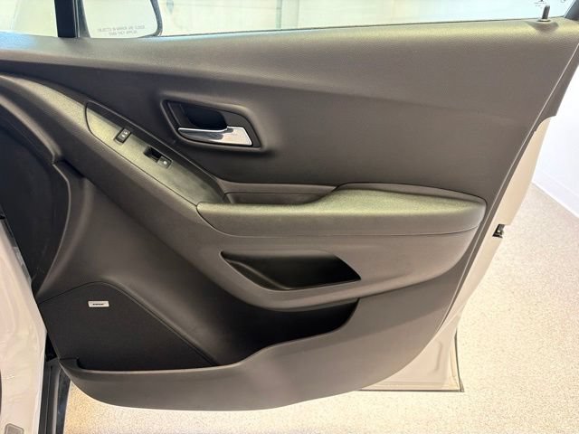 Used 2020 Chevrolet Trax Premier FWD image 11