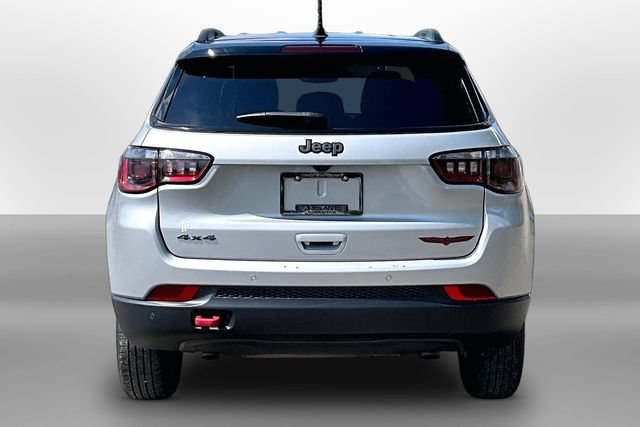 Used 2025 Jeep Compass Trailhawk AWD/4WD image 4
