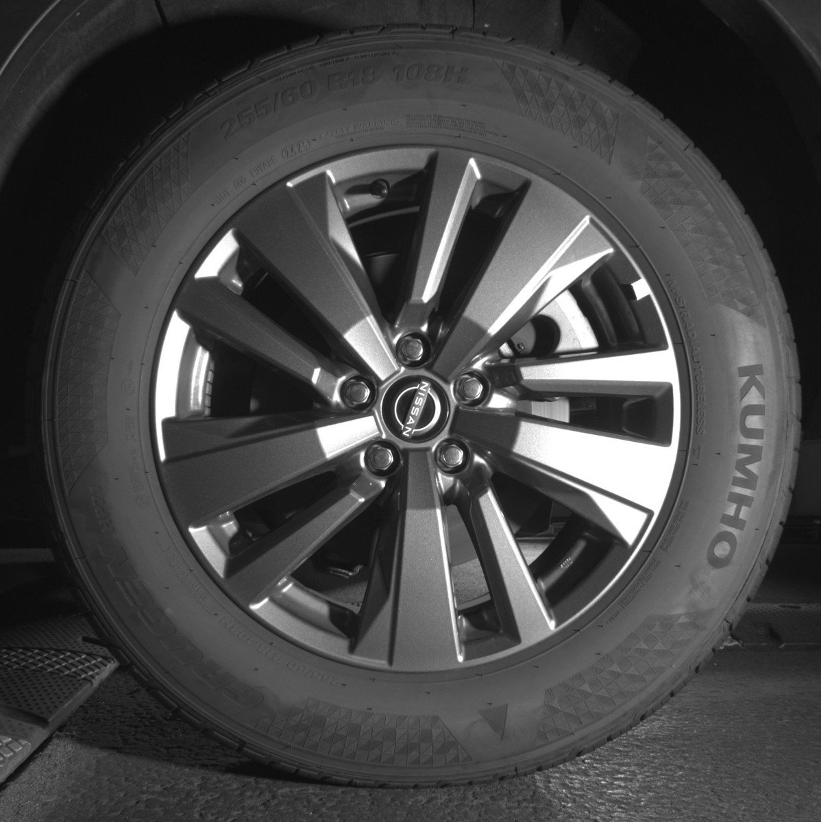 Used 2025 Nissan Pathfinder SV FWD image 14
