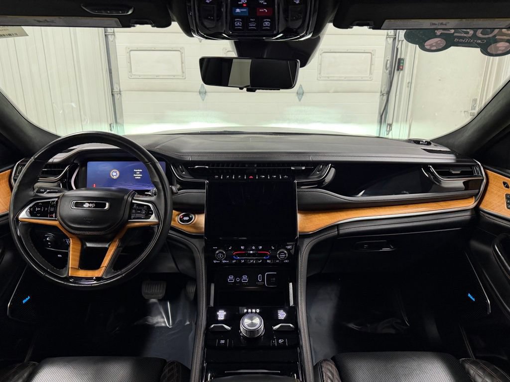 Used 2024 Jeep Grand Cherokee Summit AWD/4WD image 18