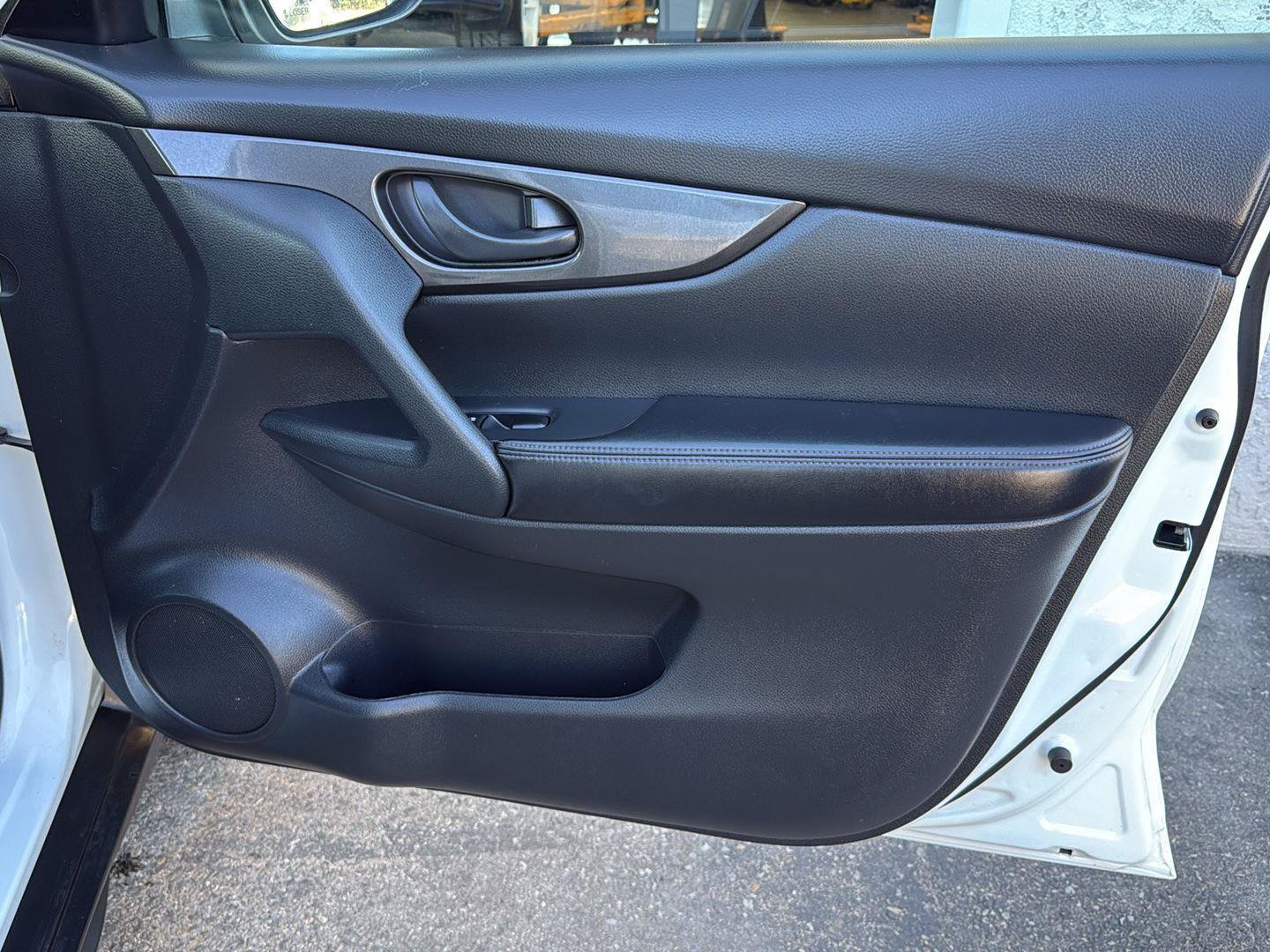 Used 2020 Nissan Rogue S FWD image 30
