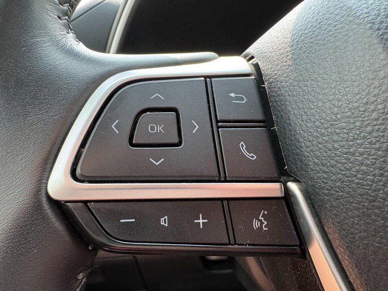Certified 2024 Toyota Highlander XLE image 16
