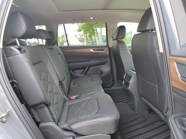 New 2026 Volkswagen Atlas SE image 16
