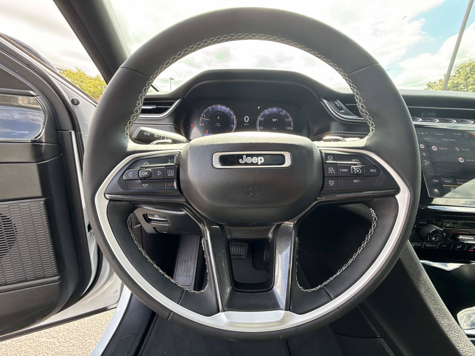 Used 2023 Jeep Grand Cherokee L Laredo AWD/4WD image 9