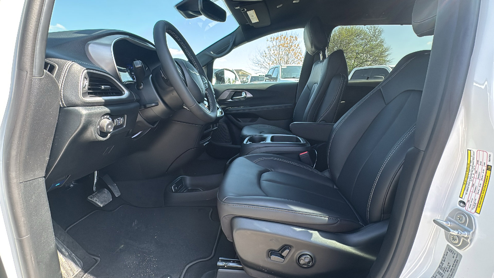 New 2026 Chrysler Pacifica Select FWD image 9