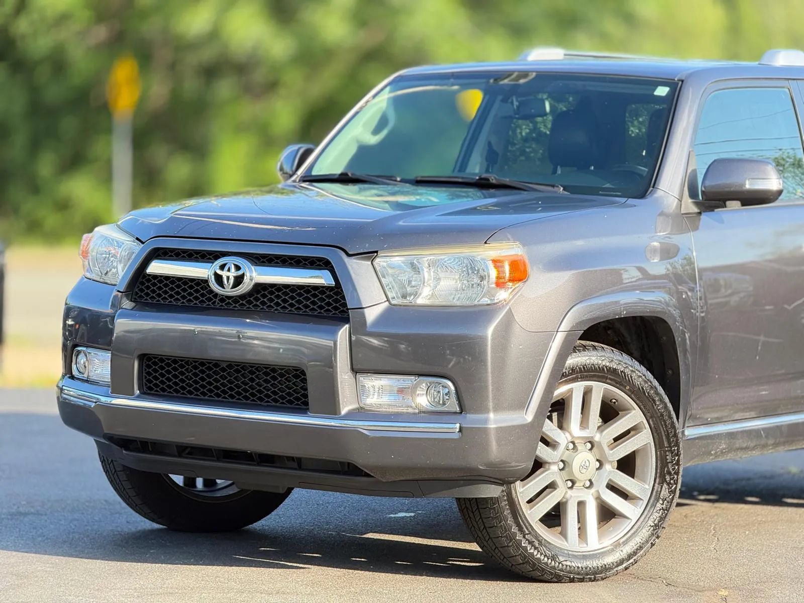Used 2011 Toyota 4Runner Limited AWD/4WD image 3