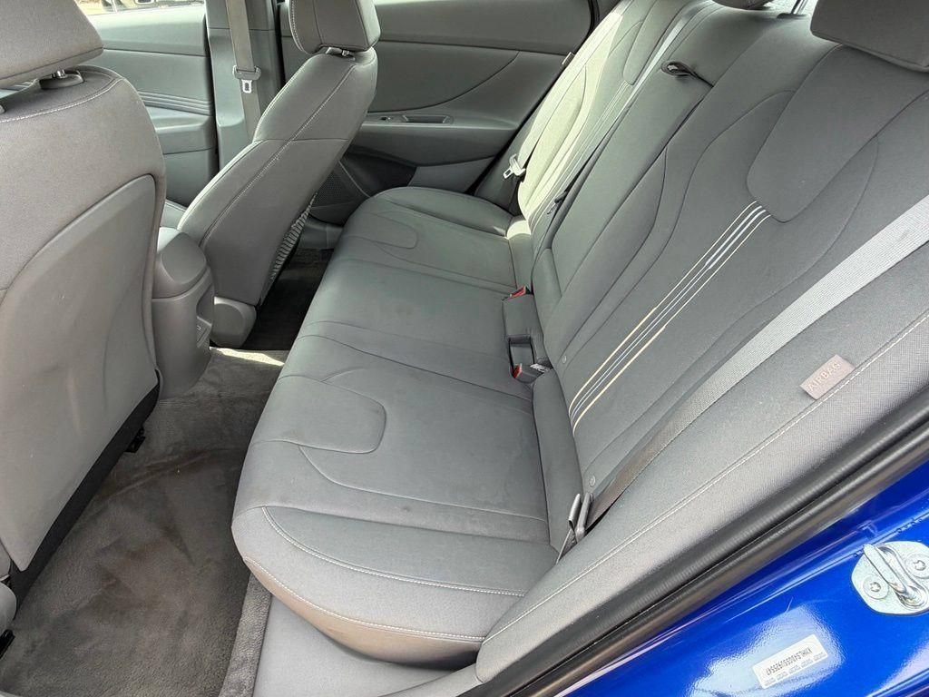 Used 2025 Hyundai Elantra SEL FWD image 11