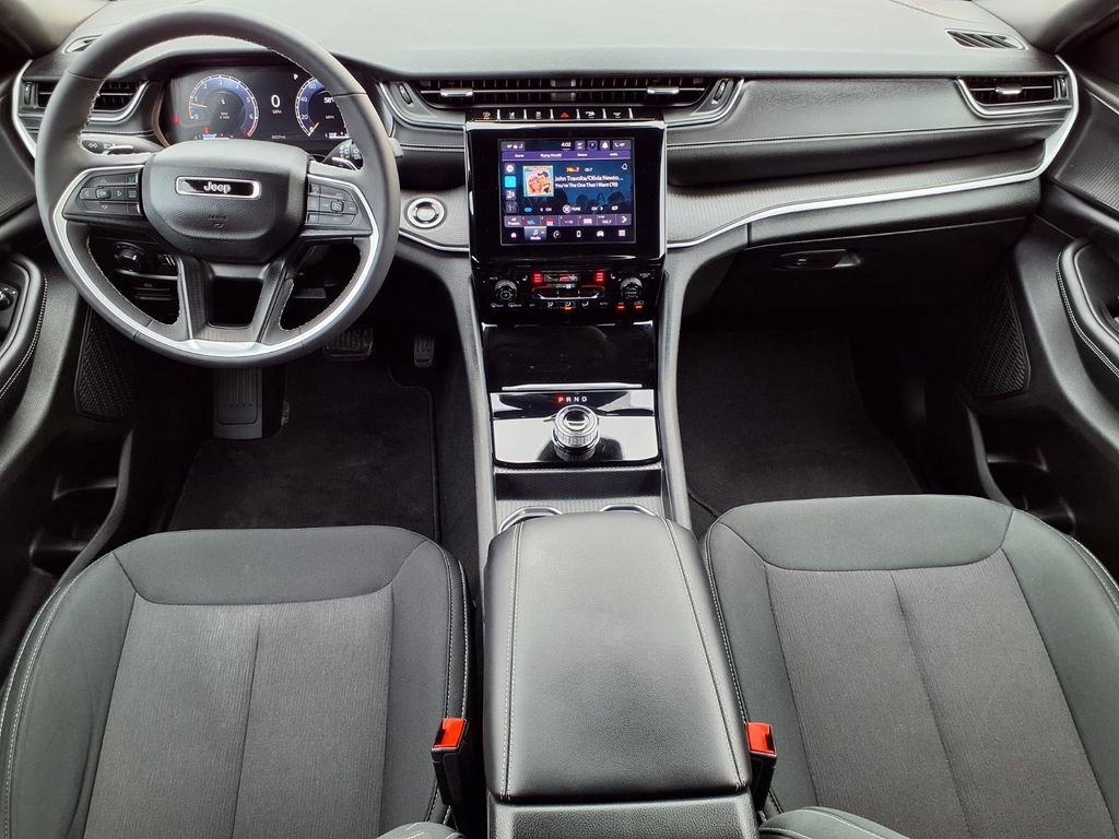 Used 2025 Jeep Grand Cherokee L Laredo w/ Luxury Tech Group I image 5