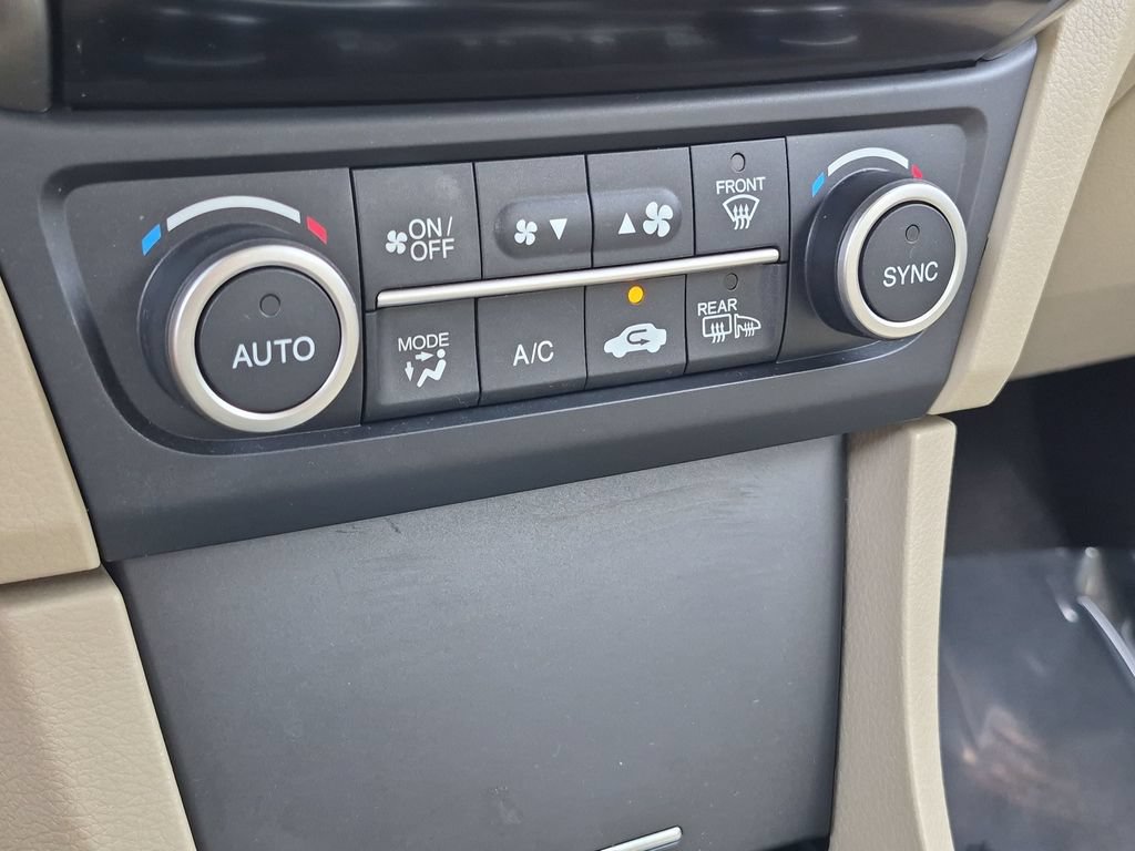 Used 2016 Acura ILX FWD image 25