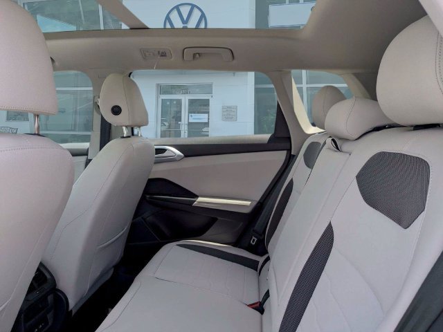 New 2026 Volkswagen Taos SE FWD image 14