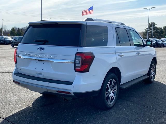 Used 2024 Ford Expedition Limited AWD/4WD image 3