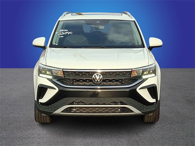 Used 2023 Volkswagen Taos SE image 2
