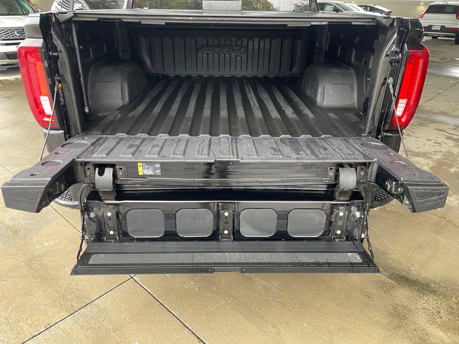 Used 2023 GMC Sierra 1500 AT4 w/ Technology Package AWD/4WD image 17