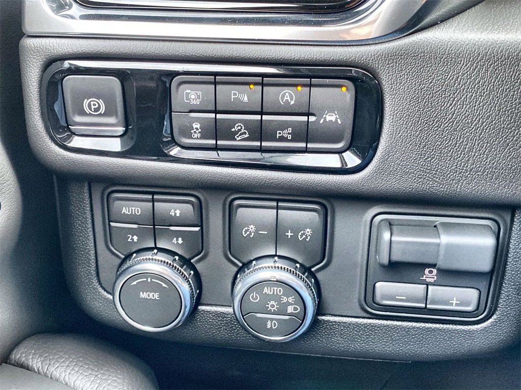 New 2026 GMC Yukon XL Denali w/ Advanced Technology Package image 28