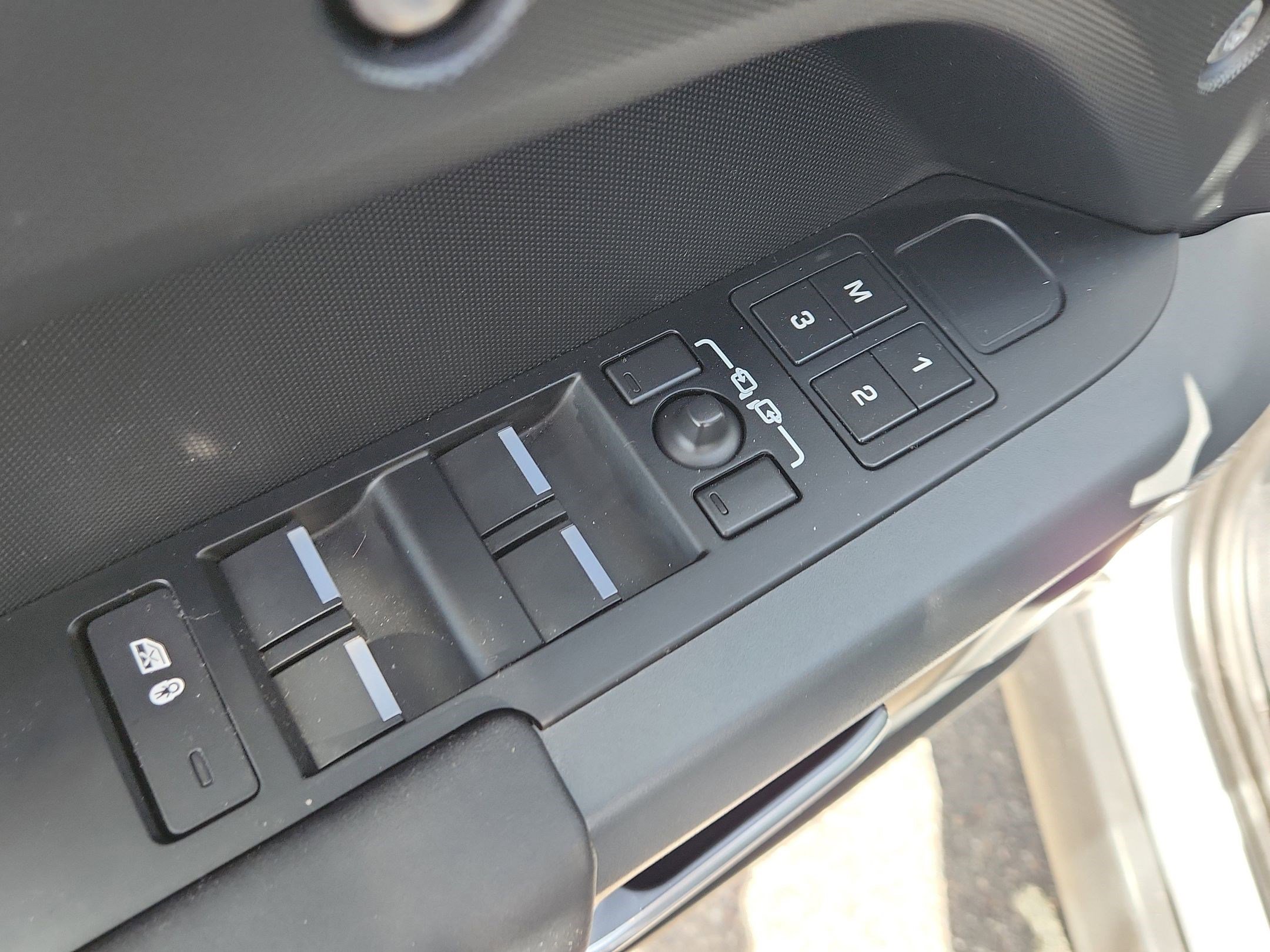 Certified 2024 Land Rover Defender 130 X-Dynamic SE image 23