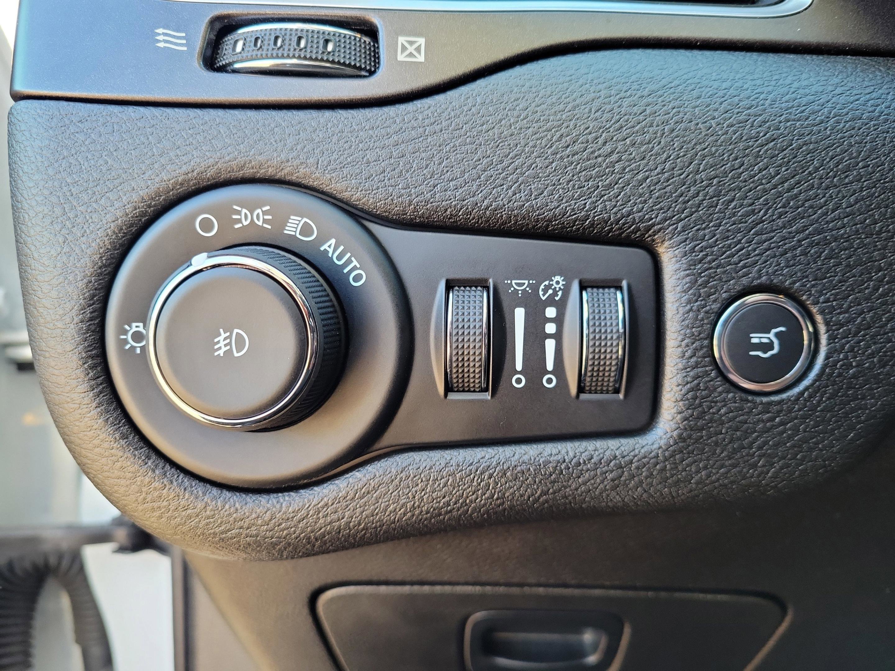 Used 2021 Jeep Cherokee Trailhawk w/ Comfort/Convenience Group image 16