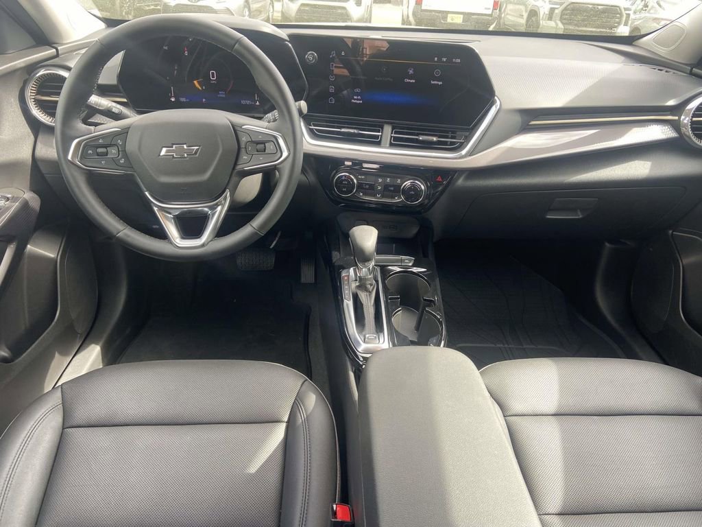 Used 2025 Chevrolet Trax ACTIV w/ Driver Confidence Package image 11