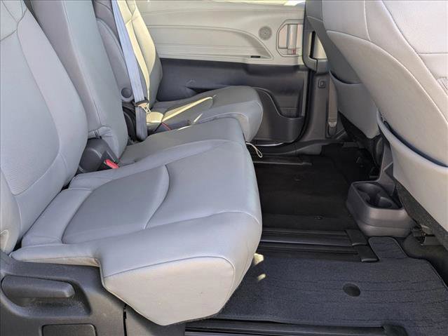 Used 2022 Toyota Sienna XLE image 19