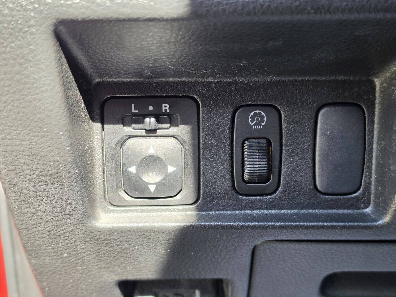 Used 2006 Mitsubishi Outlander LS FWD image 32