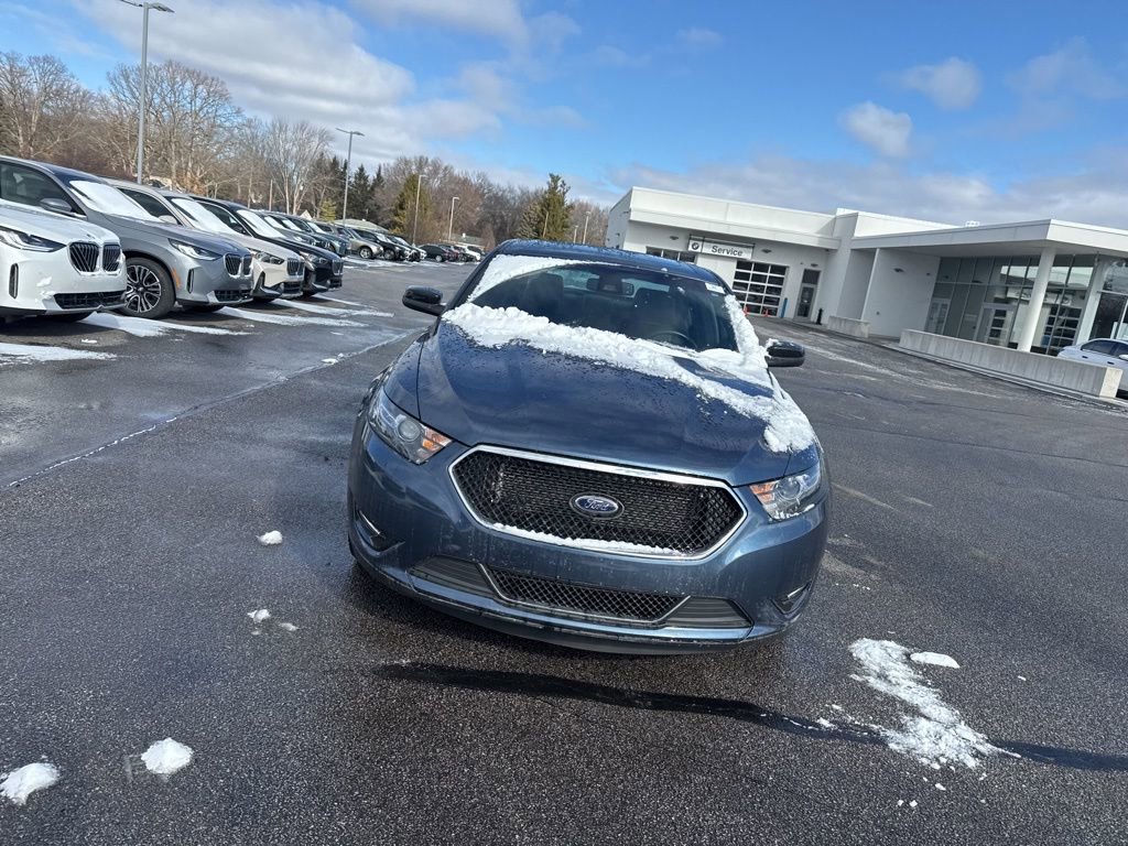 Used 2018 Ford Taurus SHO image 2