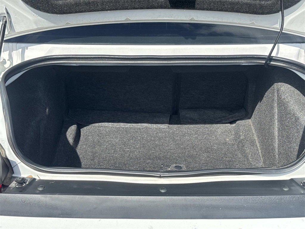 Used 2013 Dodge Challenger R/T image 9