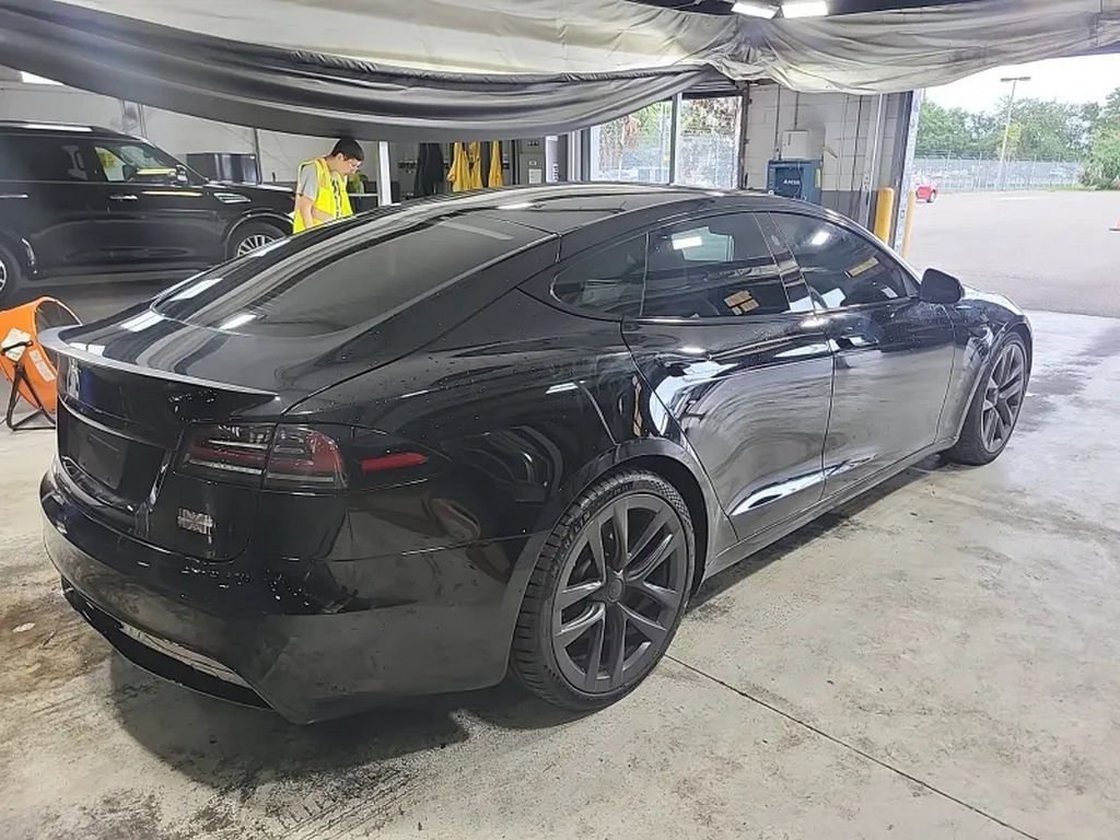 Used 2022 Tesla Model S Plaid image 4