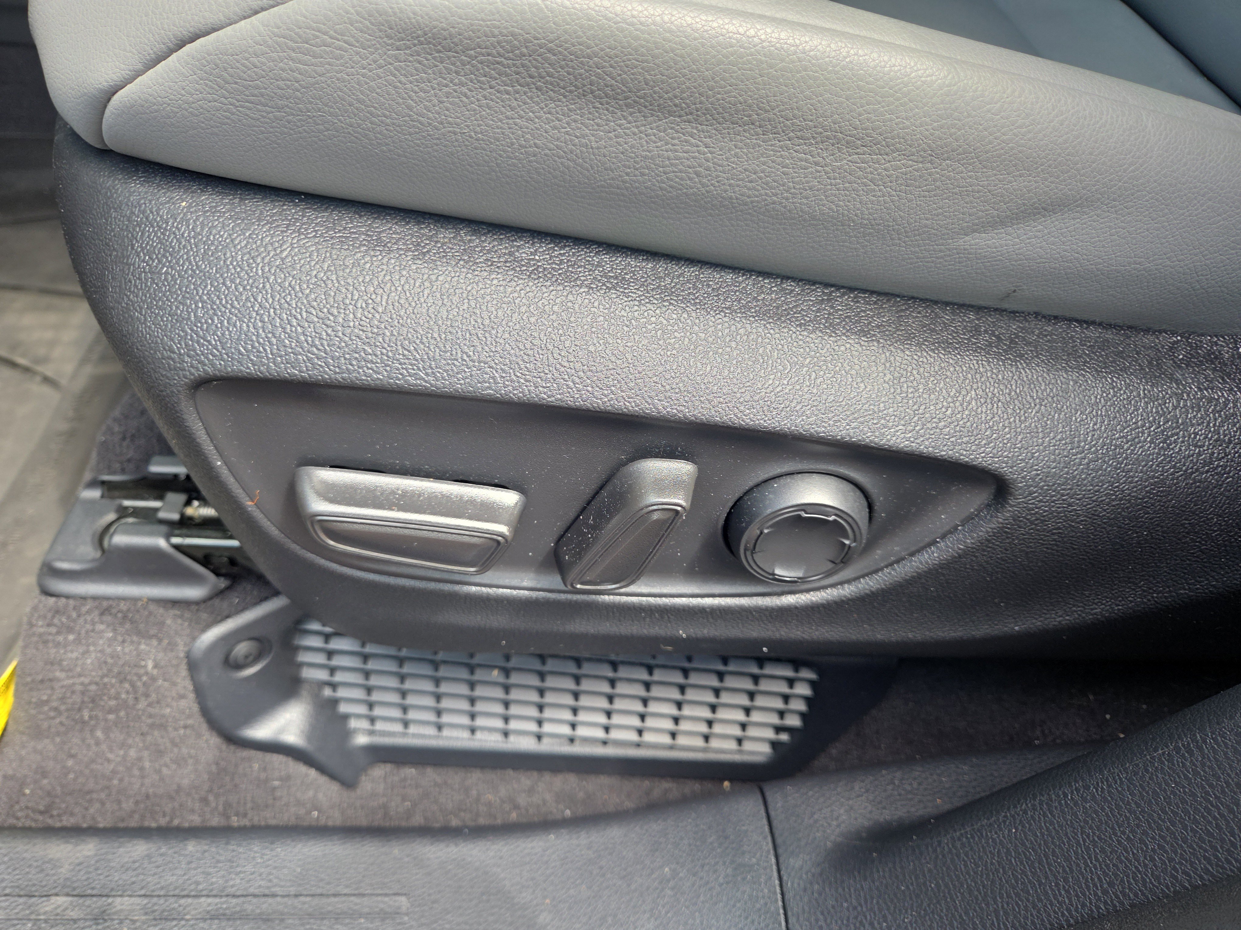 Certified 2025 Toyota Sienna XLE w/ XLE Plus Package AWD/4WD image 31