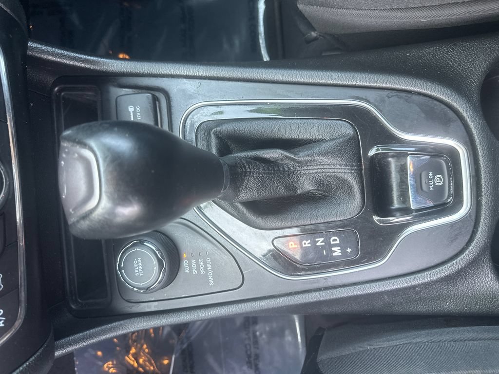 Used 2023 Jeep Cherokee Altitude Lux AWD/4WD image 13