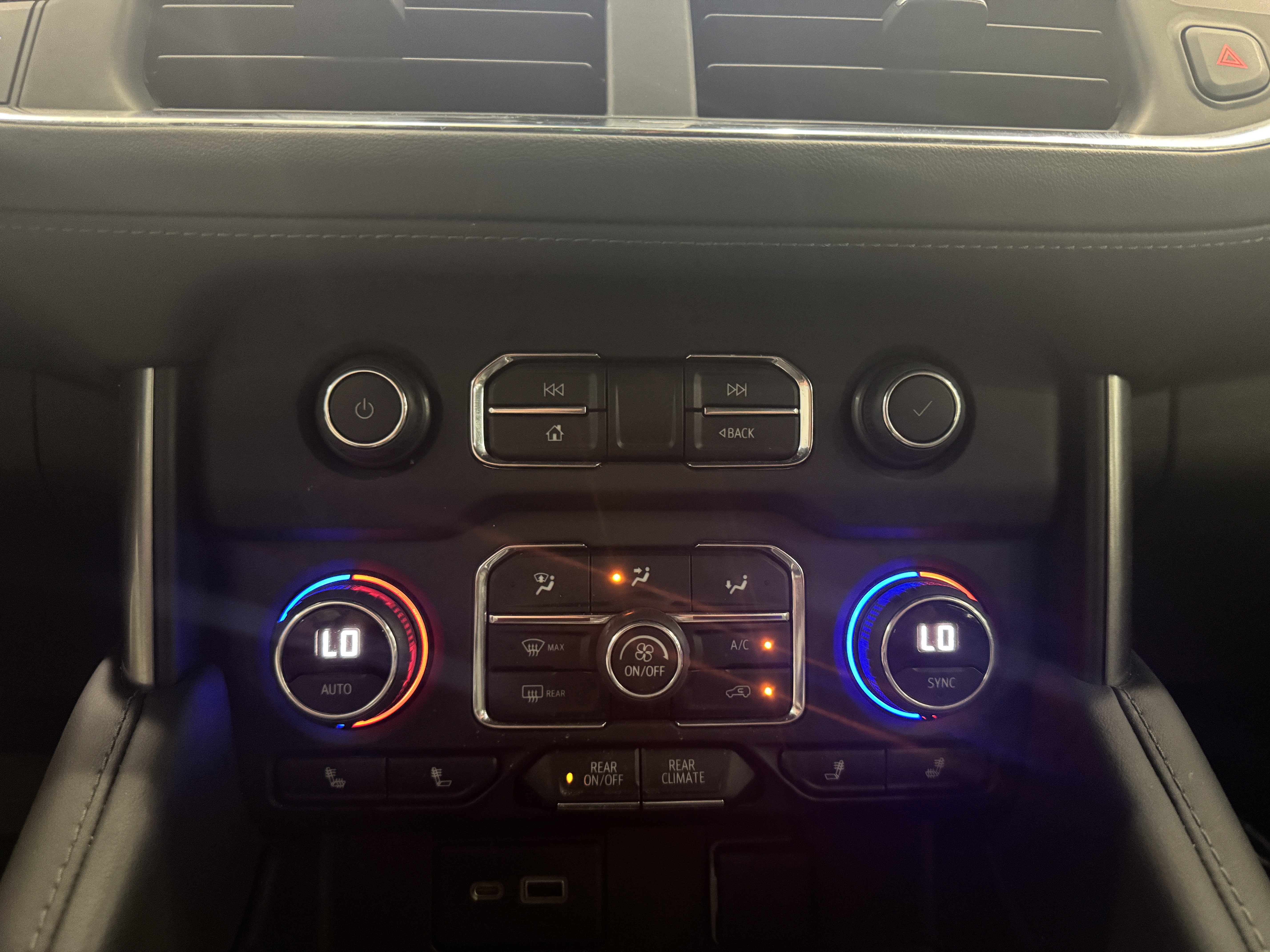 Used 2022 Chevrolet Suburban Z71 w/ Z71 Off-Road Package image 25