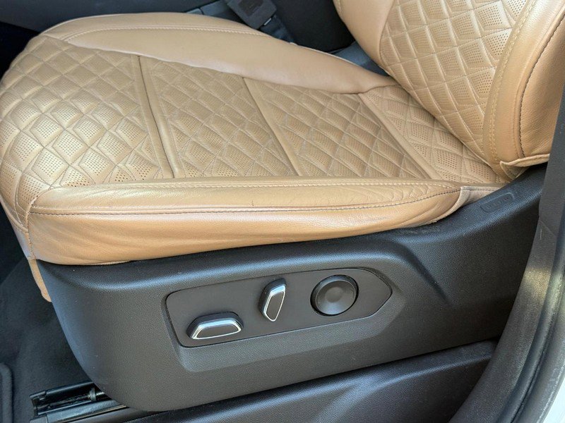 Used 2023 Cadillac Escalade Premium Luxury image 28