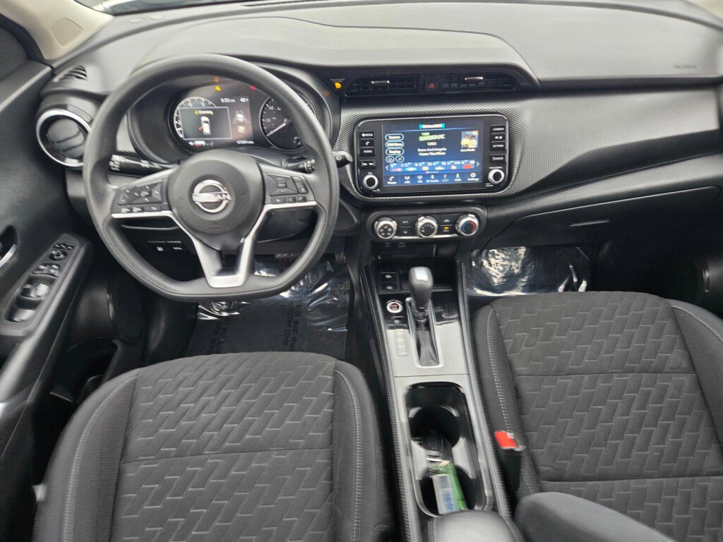 Used 2023 Nissan Kicks SV image 10
