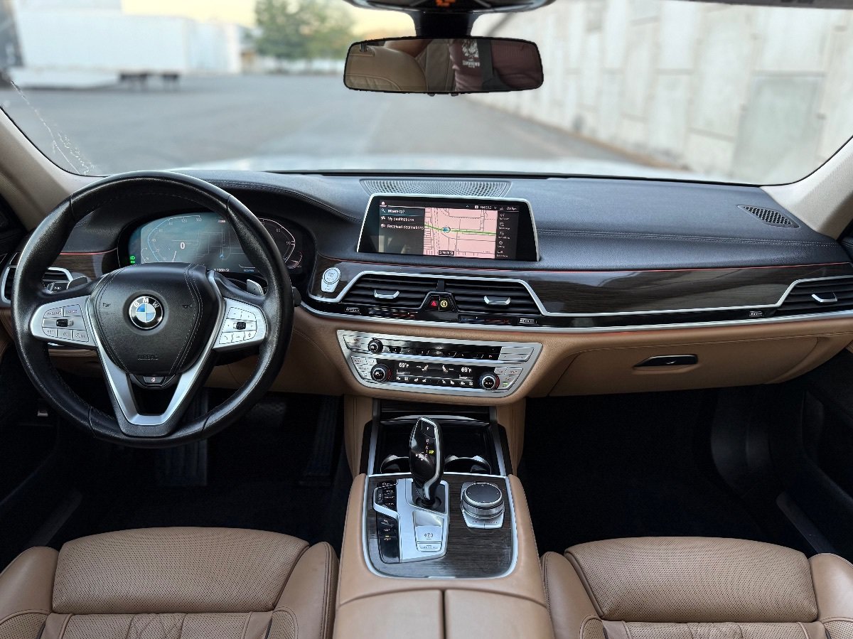 Used 2022 BMW 740i RWD image 28