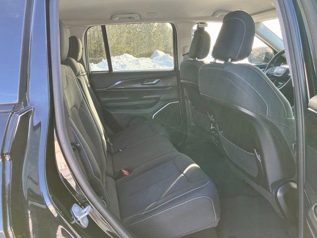 Used 2022 Jeep Grand Cherokee Laredo w/ Luxury Tech Group I image 21