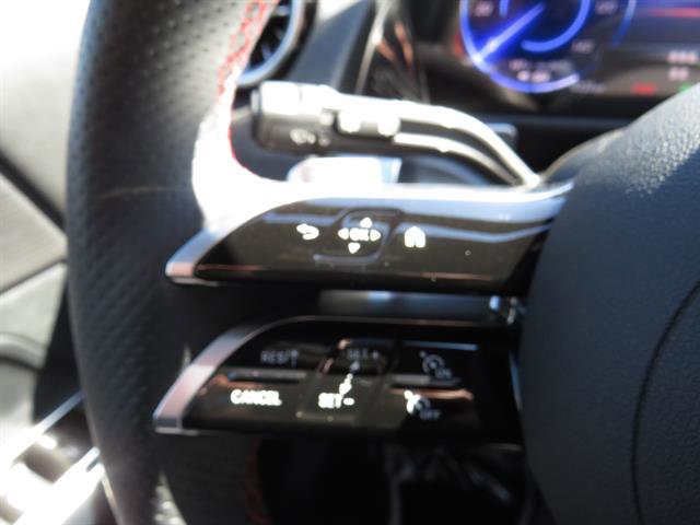 Used 2024 Mercedes-Benz EQB 300 4MATIC image 11