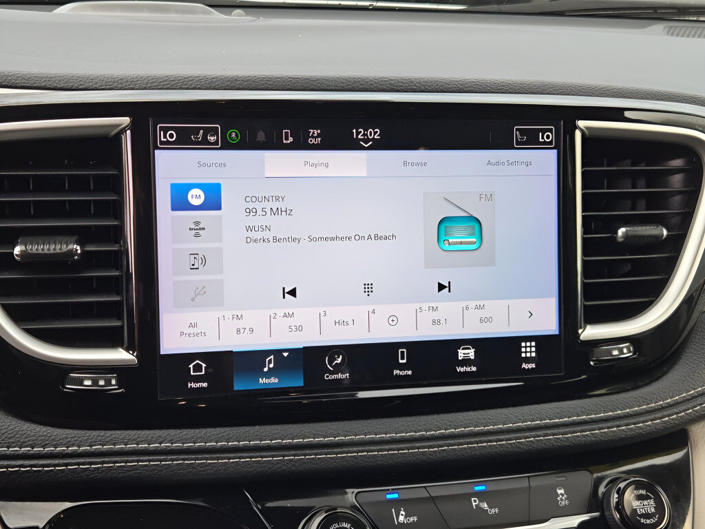 Used 2023 Chrysler Pacifica Touring-L FWD image 30