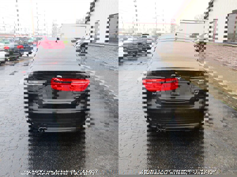 Used 2017 Jaguar XE Prestige image 3