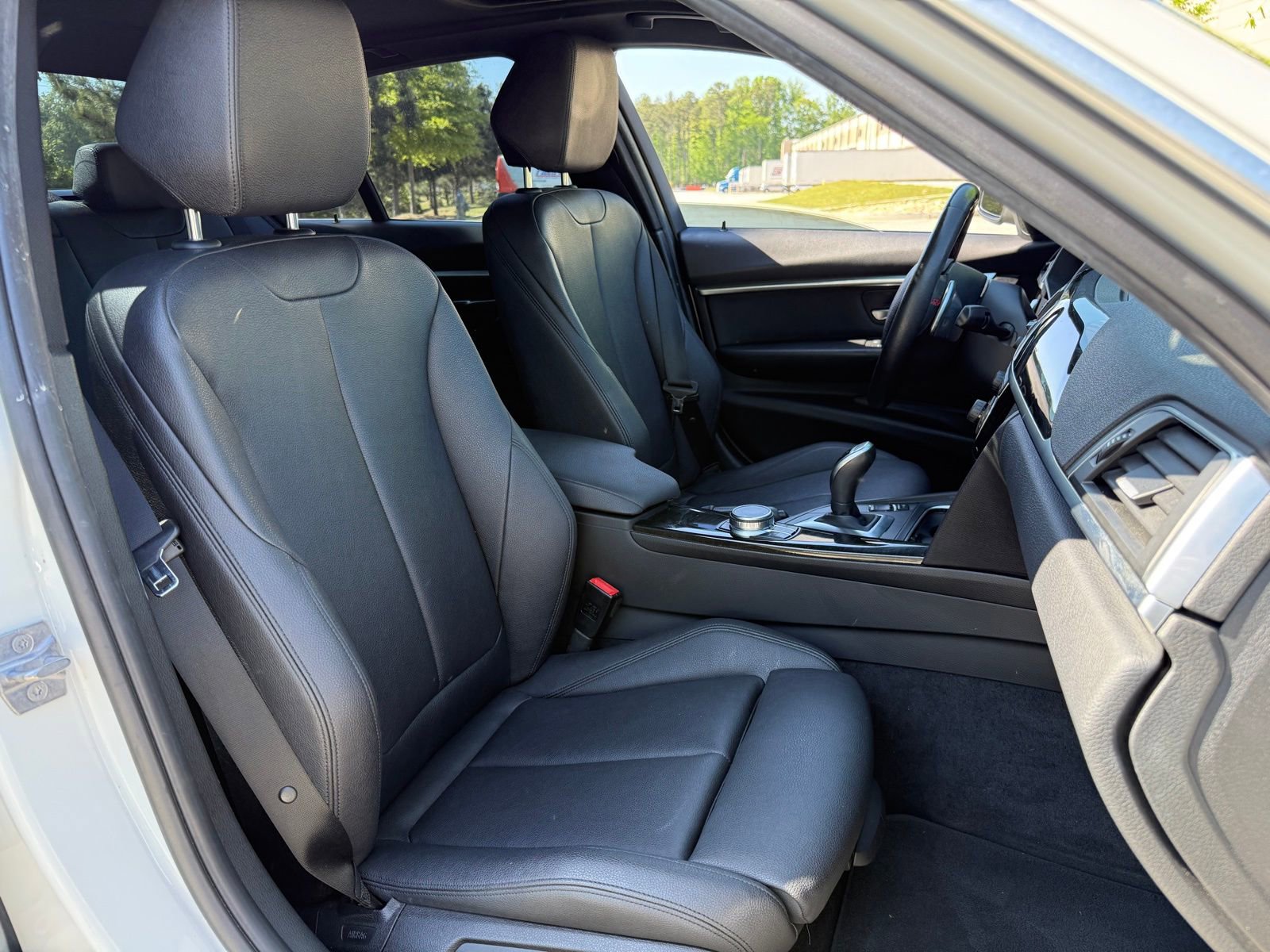Used 2018 BMW 330i xDrive Sedan w/ Convenience Package AWD/4WD image 38