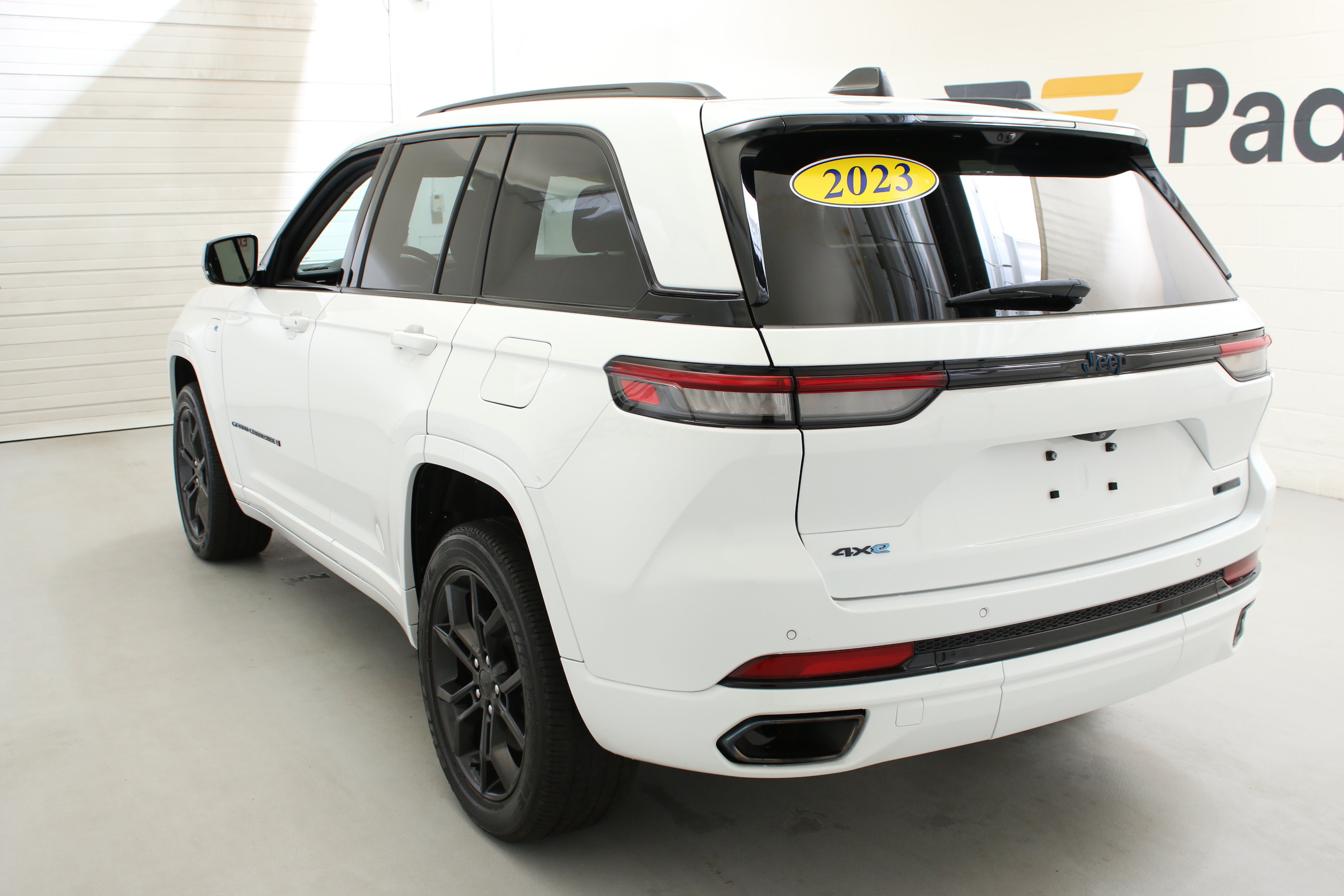 Used 2023 Jeep Grand Cherokee 30th Anniversary AWD/4WD image 8