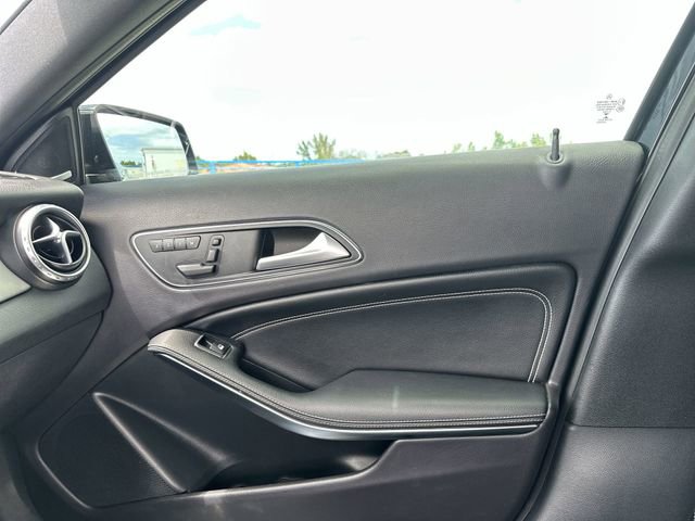 Used 2017 Mercedes-Benz GLA 250 4MATIC image 31