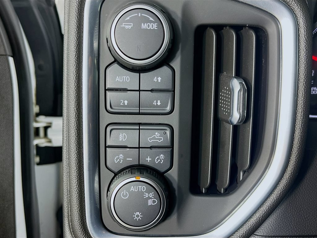 Used 2021 Chevrolet Silverado 1500 RST AWD/4WD image 13