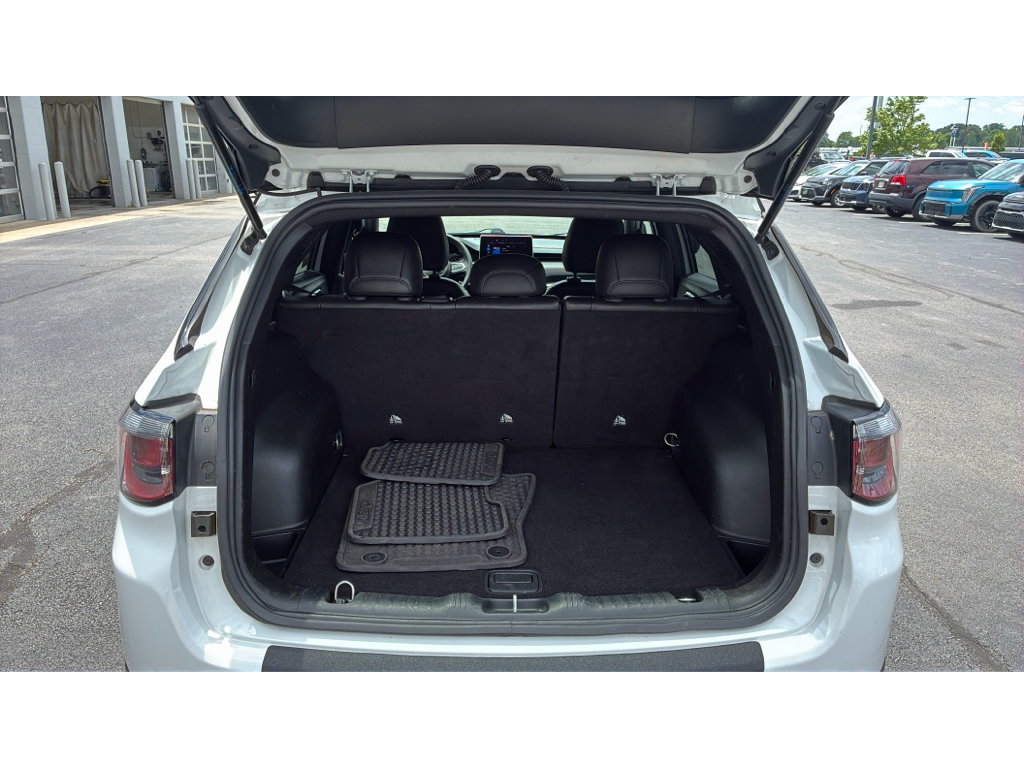 Used 2025 Jeep Compass Trailhawk AWD/4WD image 9
