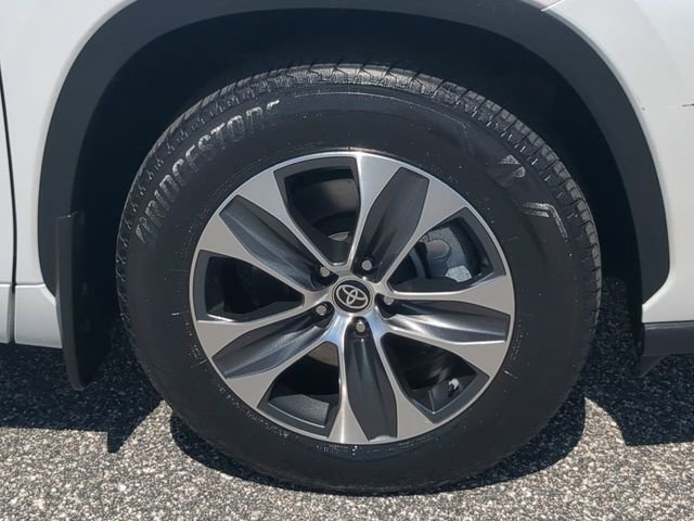 Certified 2025 Toyota Highlander XLE image 11