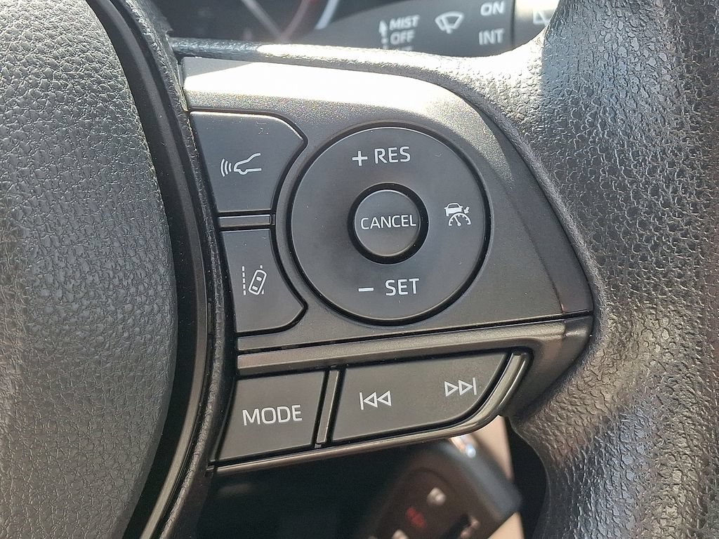 Used 2025 Toyota RAV4 LE AWD/4WD image 22