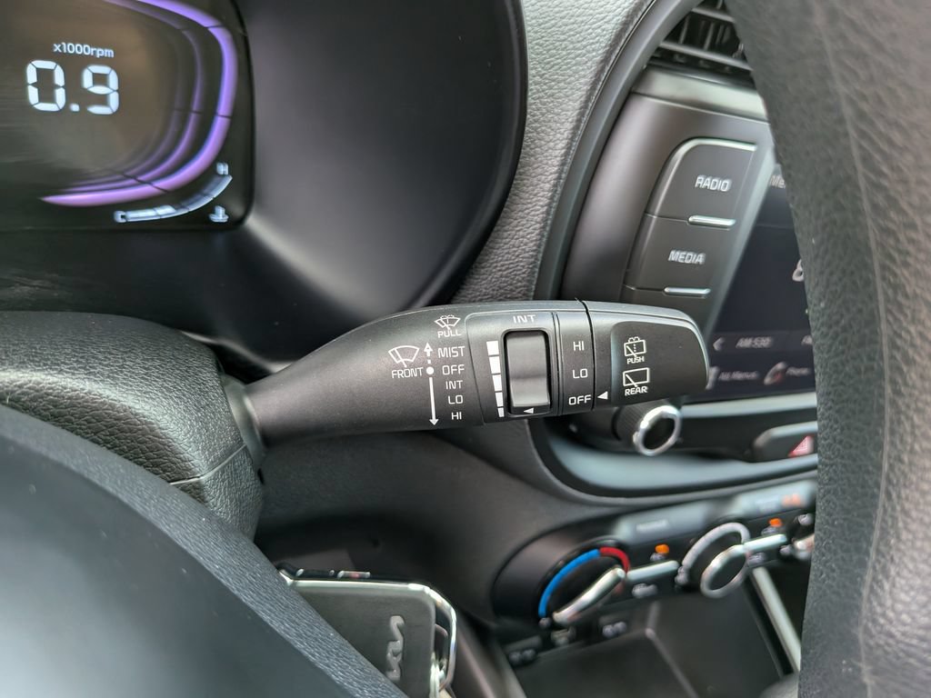 Certified 2025 Kia Soul LX w/ LX Technology Package FWD image 32