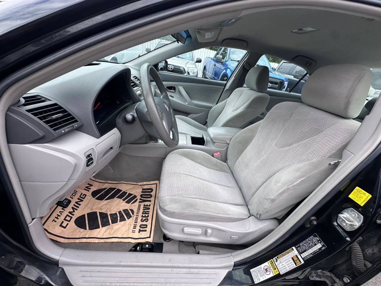 Used 2011 Toyota Camry LE FWD image 9