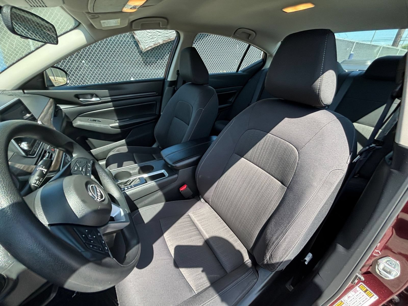 Used 2025 Nissan Altima 2.5 SV FWD image 37