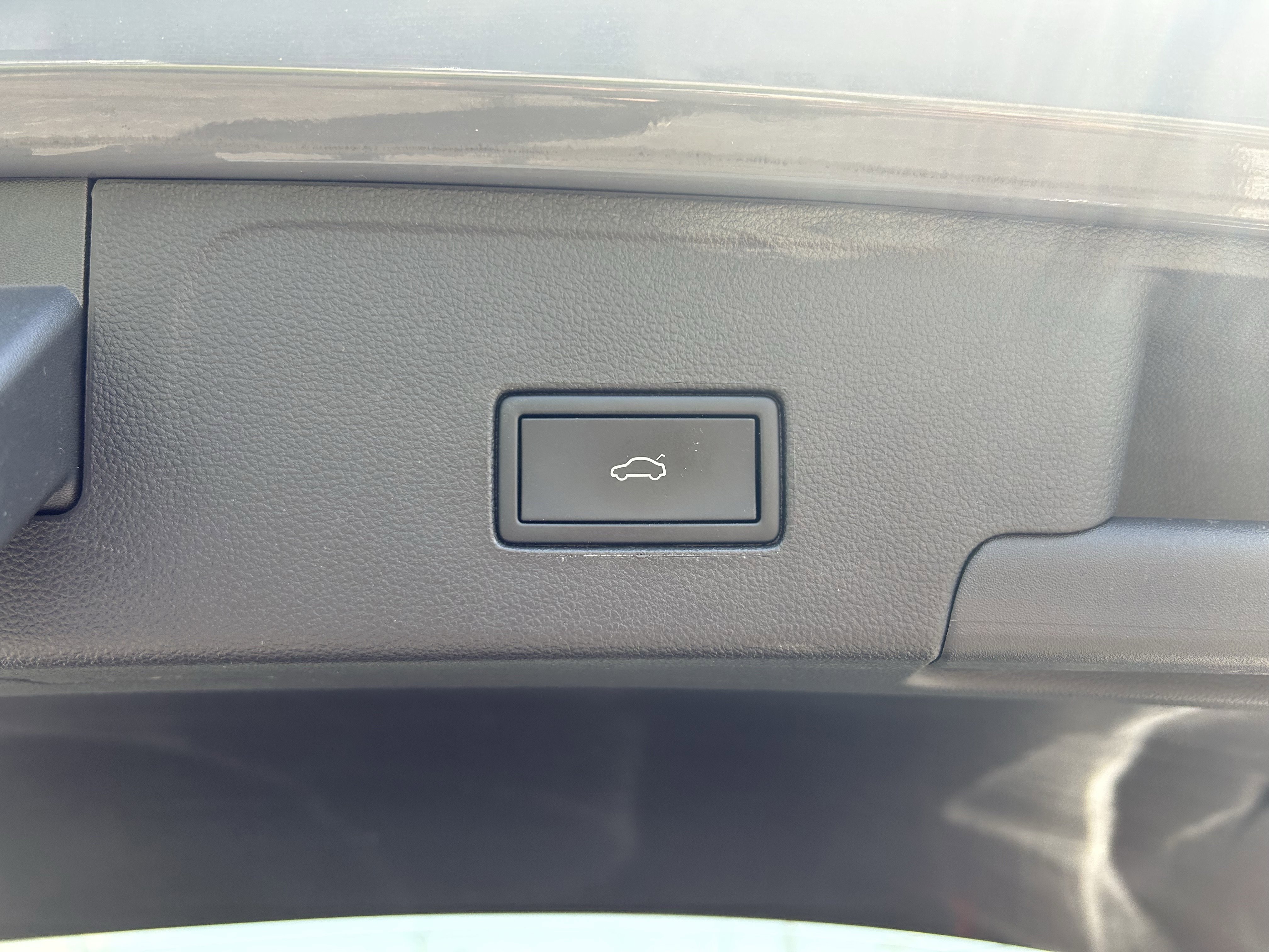 Certified 2023 Volkswagen Atlas Cross Sport SE w/ Black Wheel Package FWD image 26