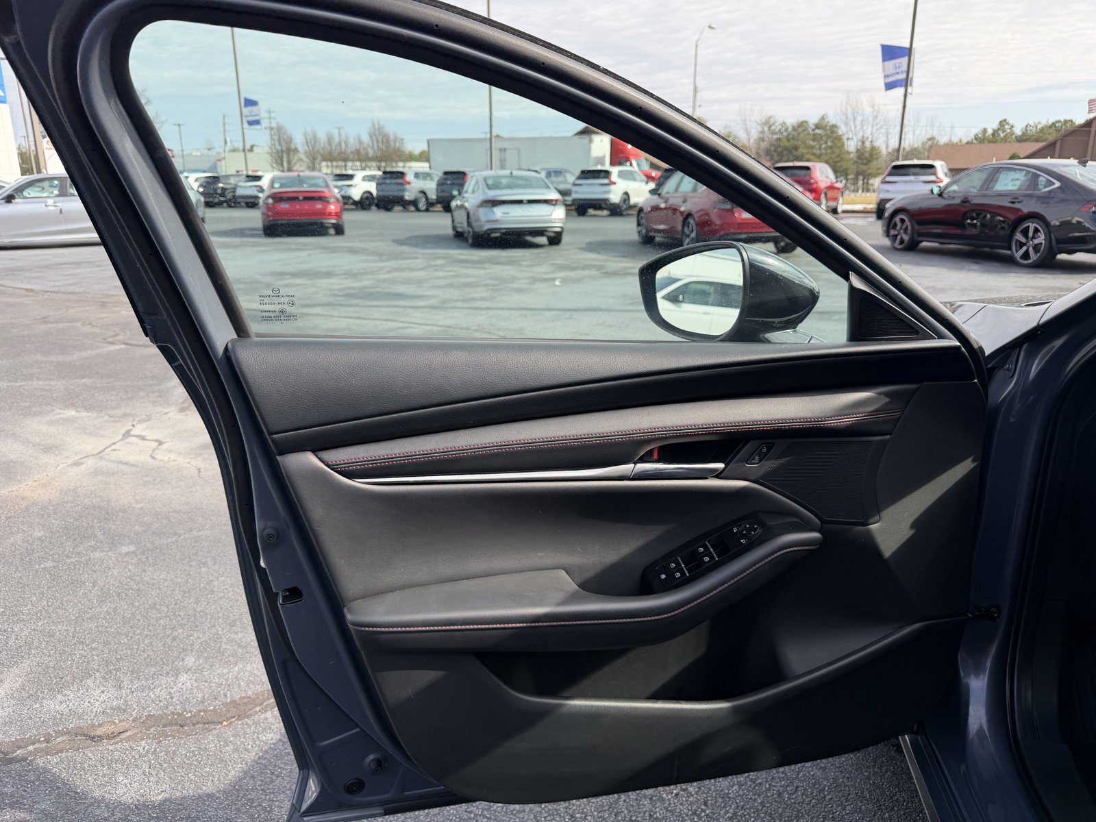 Used 2024 MAZDA MAZDA3 s image 19